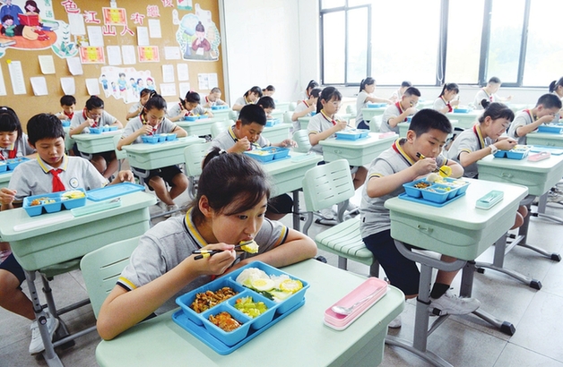 怎么看广东一小学倒闭学生打包回家？小学为什么会倒闭？